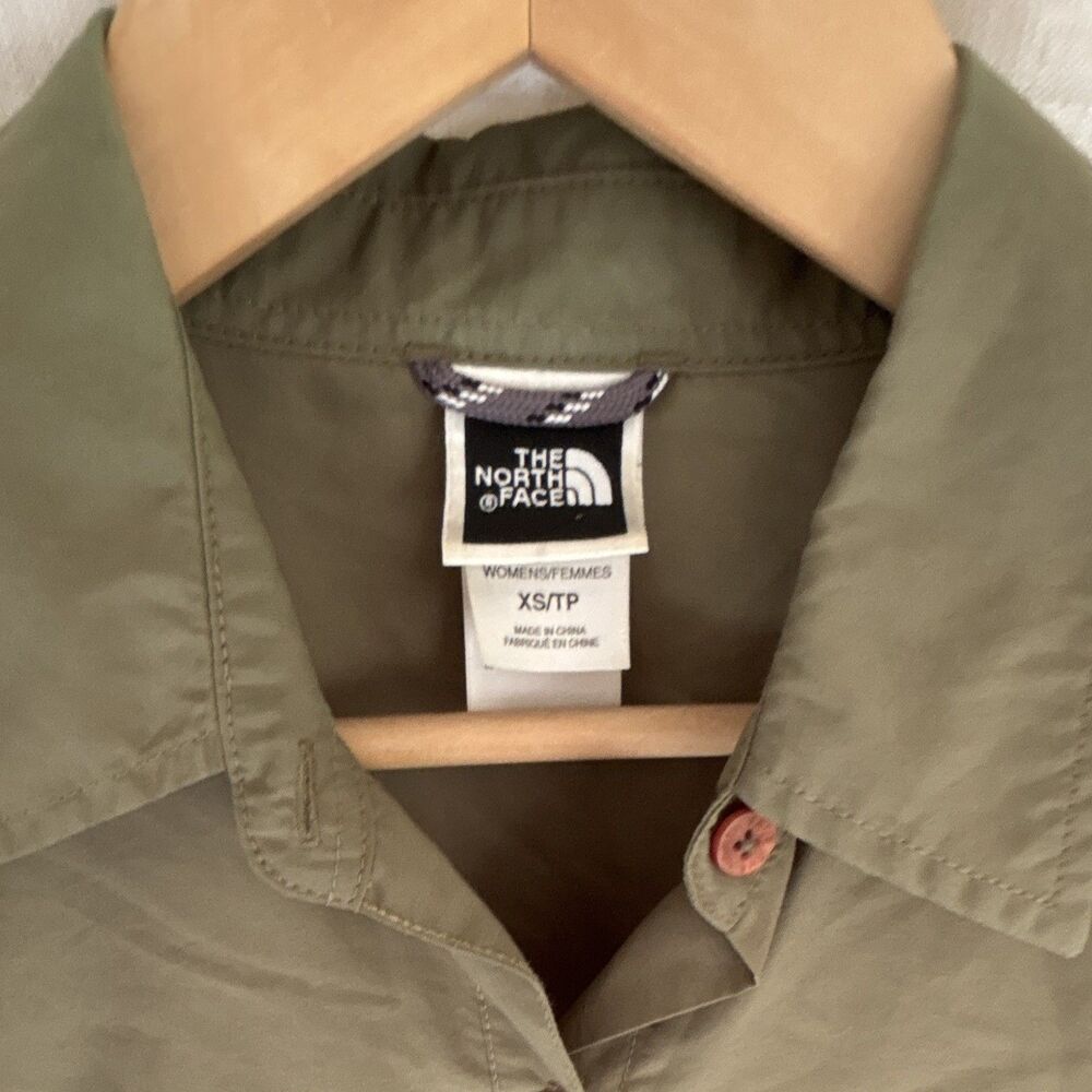 The North Face Women’s Green Breathable Button-Up Shirt Long Sleeve XS/TP - Picture 2 of 16